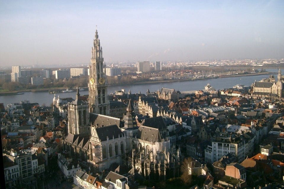 Pedofilia in Belgio: perquisito il vescovado di Gand