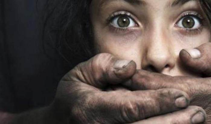 «Mia figlia esclusa dalla chiesa di don Luciano» l’arresto del parroco di Alassio accusato di pedofilia