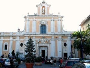 Capua. Don Pasquale Scarola condannato per pedofilia: “Volelo la mamma, non la figlia”