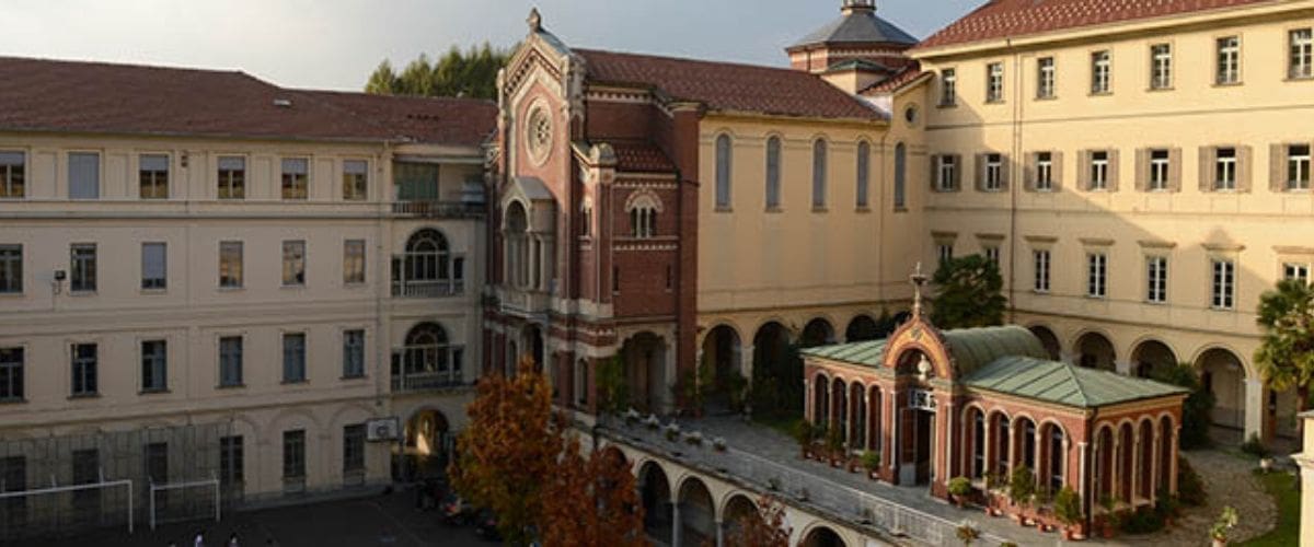 Uno dei preti coinvolti è l’economo del liceo più prestigioso di Torino in cui hanno studiato, tra gli altri, il card., Bertone, il procuratore Caselli e i giornalisti Marco Travaglio e Giorgio Tosatto