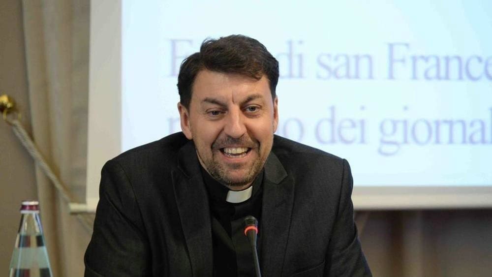 Resta il fatto che da almeno cinque mesi la Curia era a conoscenza delle indagini della Magistratura e delle accuse contro Don Baresi, e che nonostante questo il vice-rettore sia rimasto al suo posto.