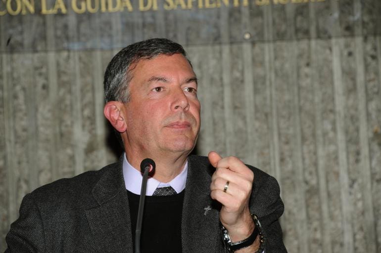Reazione a caldo Curia informata nella notte. Il teologo perplesso: vicenda fumosa Renner: «Un epilogo paradossale»