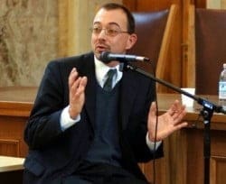 “Don Carli torna in parrocchia” Ma è scontro tra curia e procura