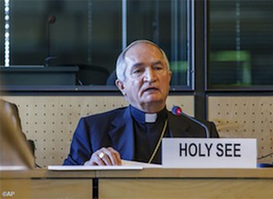 Vaticano: “Preti pedofili? No, sono gay”