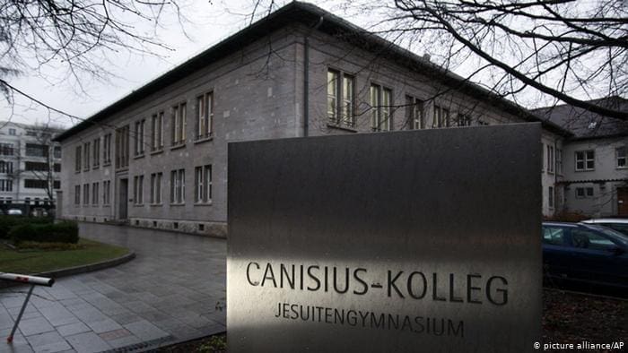 Scandalo pedofilia in Germania. Quasi cento i preti accusati di violenze sessuali su minori.