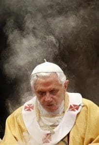 Pedofilia, dagli Usa accuse a Ratzinger Osservatore: ignobile intento di colpirlo