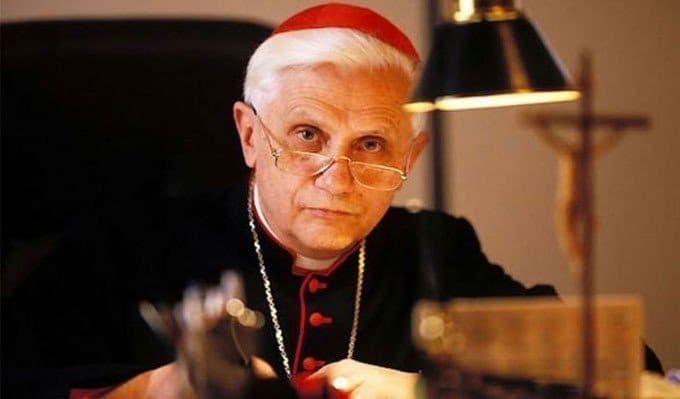 Vaticano/ Don Poggi: Ratzinger mi aveva “riabilitato”. Rumors: telefoni bollenti in Vaticano