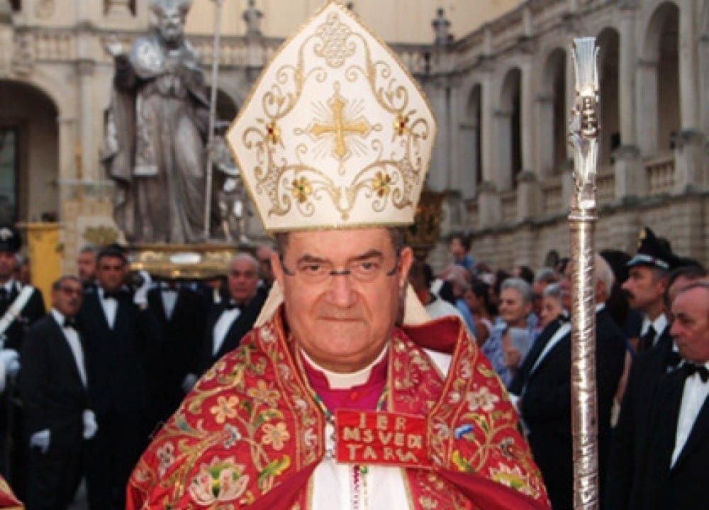 Vescovo di Lecce. In Puglia 10 preti pedofili. Fuori i nomi!