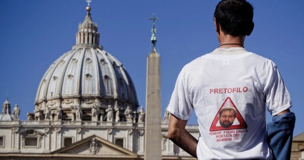 In ‘esilio’ per le molestie il prete se ne torna in India