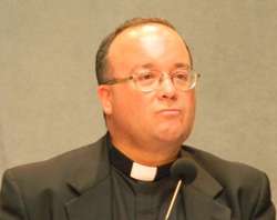 Pedofilia. Mons. Scicluna rivendica l’omertà: “Noi non denunciamo i preti criminali”, “Denuncino i genitori”. Come dire che devono denunciare i bambini, intimoriti dagli orchi