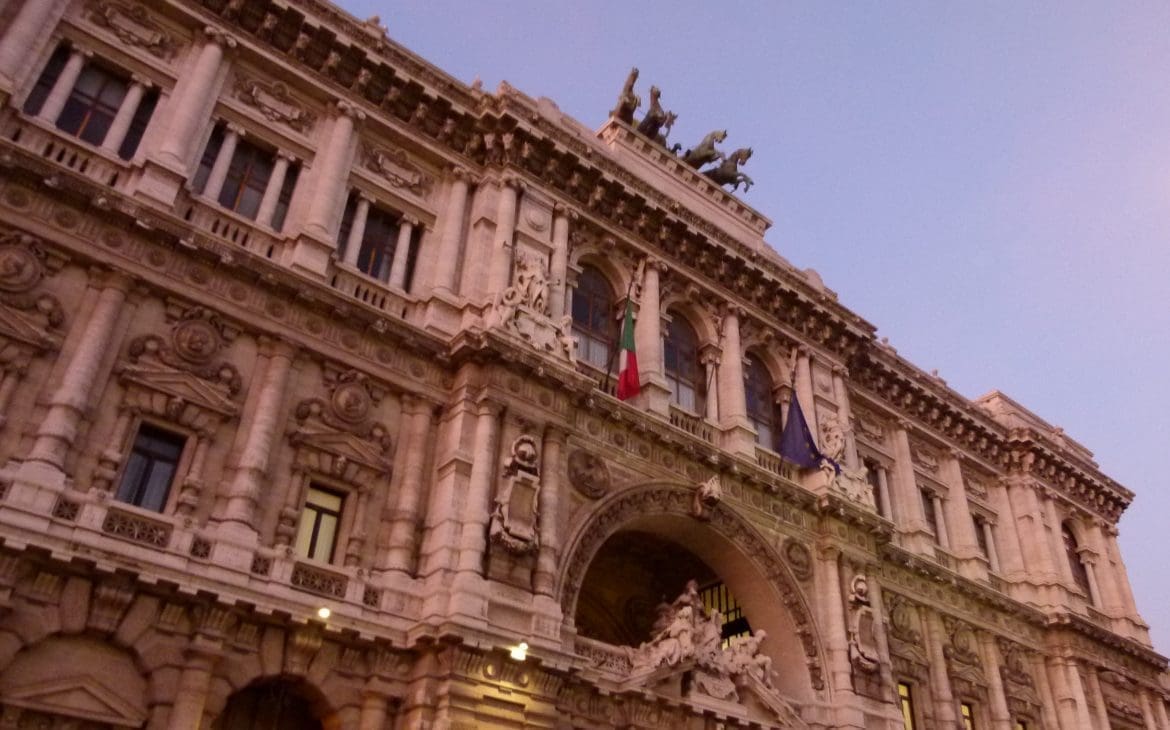 Condannato per i rapporti sessuali con le sorelline e i fratellini, la Corte di Cassazione rigetta il ricorso della difesa