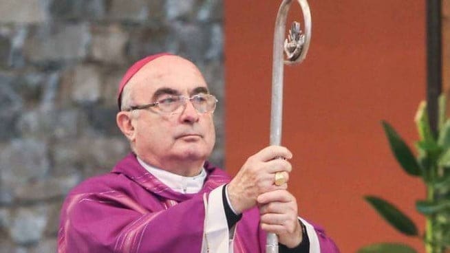 La madre del ragazzo di Laglio «Feriti dalle parole del vescovo»