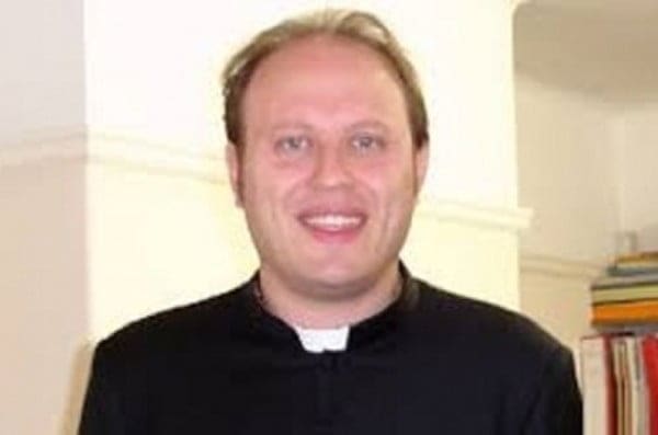 Accuse choc delle Iene contro un Prete di Marano. Verdi Ecologisti: “La Chiesa napoletana conosceva da oltre un anno questa immonda vicenda”