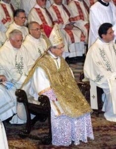 Il vescovo di Cremona accusato di omertà sui preti pedofili