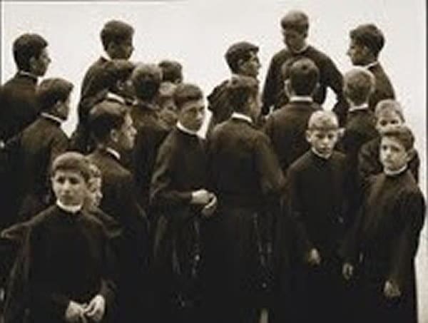 Pedofilia: Usa, prete condannato, ha messo a rischio bambini