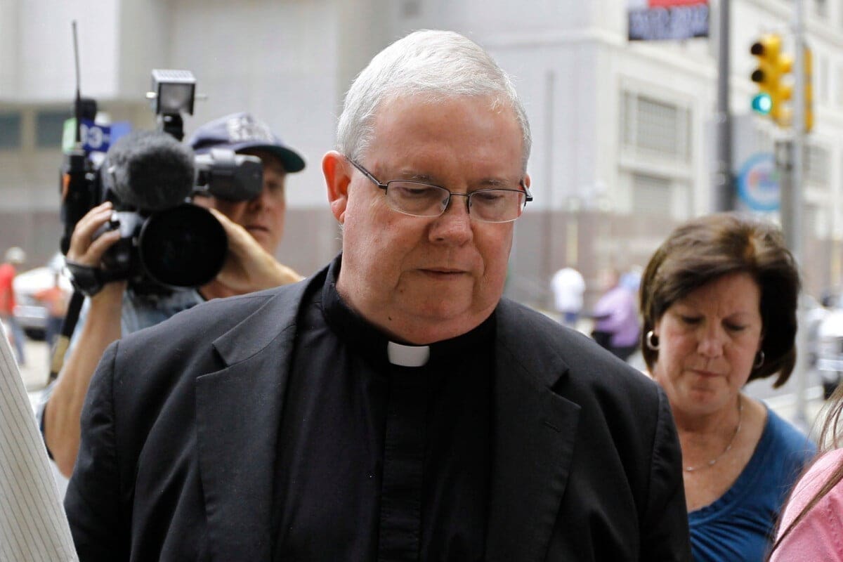 Proteggeva i preti pedofili, arrestato Monsignor Lynn, Quando arresteranno vescovi e cardinali italiani?