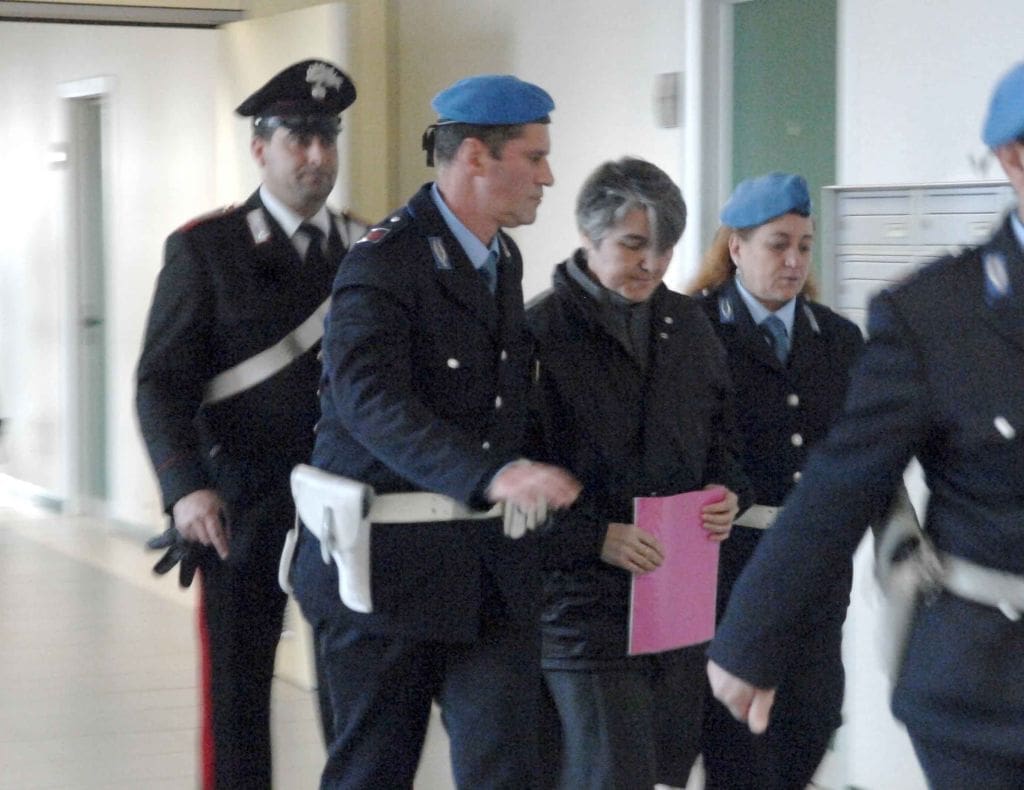 Il prete sapeva che la suora violentava la ragazza 15enne ma non l’ha denunciata