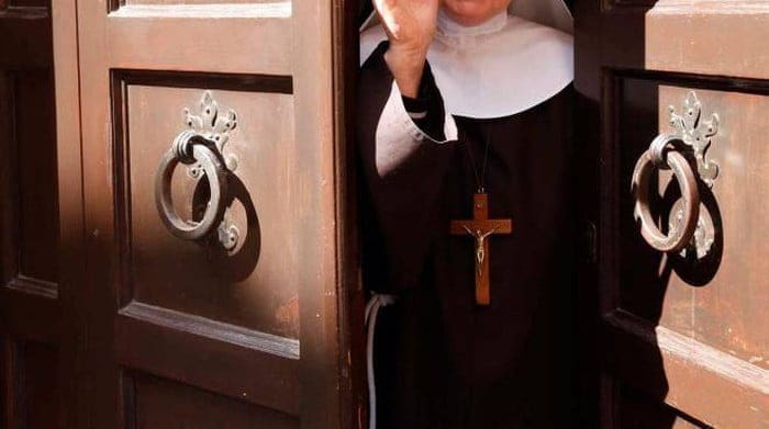 Non soli preti, anche alcune suore violentano ragazzine.