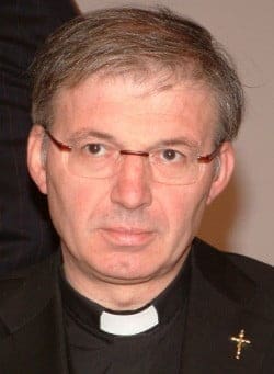 “Pedofilia, spretato mons Mauro Inzoli”. Leader di CL, discepolo di don Giussani, Già presidente Banco Alimentare. Accuse di pedofilia in rete: “Toccava i ragazzini”