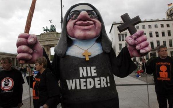 Germania/ Prete pedofilo a sbarra: Bimbi mi sembravano d’accordo