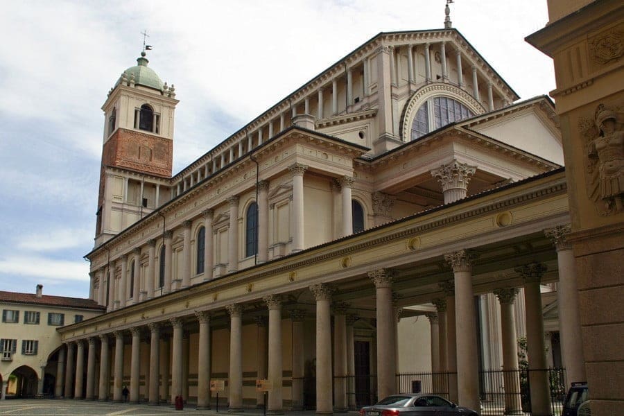 La diocesi di Novara esprime sorpresa all’arresto del prete. Però appena pochi giorni prima lo aveva trasferito di parrocchia in parrocchia per oscuri motivi personali