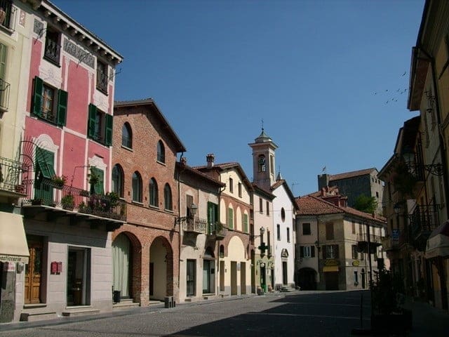 SAVONA: Scandalo alla parrocchia di Millesimo: don Canavese accusato di atti osceni in luogo pubblico