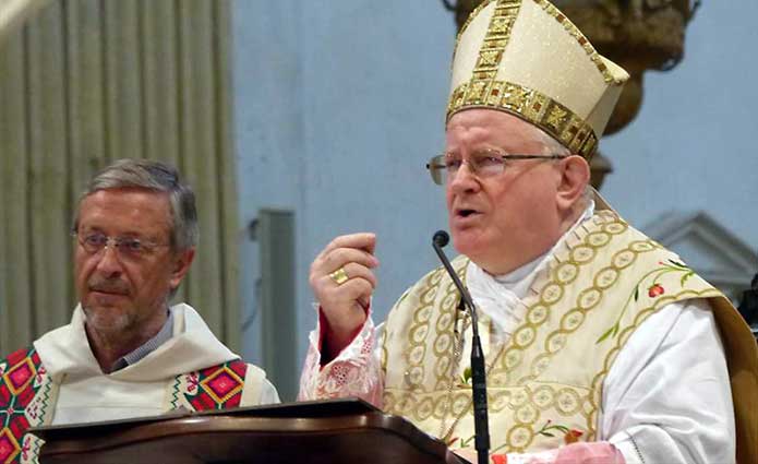 Le accuse di molestie coinvolgono l’ex vescovo di Verona. La Curia replica: menzogne