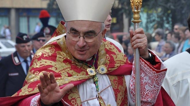 Quel segreto sul prete cacciato: “Il vescovo di Como si deve dimettere”