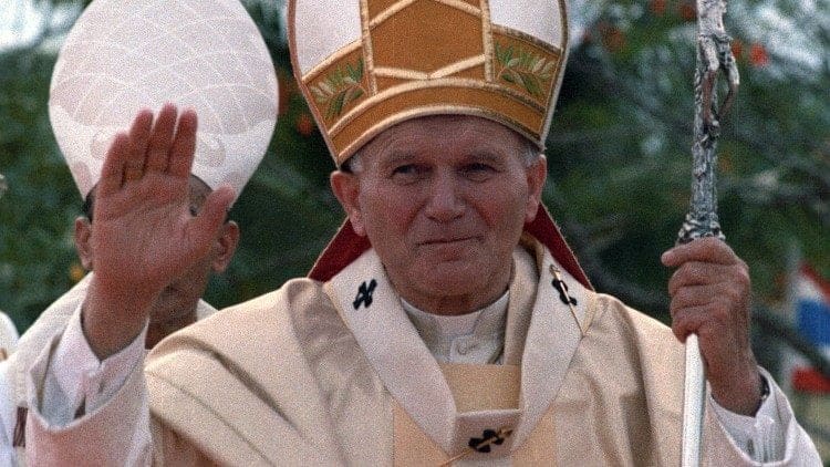Giallo e accuse contro Giovanni Paolo II, il Papa Santo