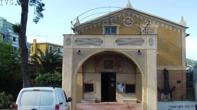 Loano, prete condannato per abusi su minori: la Curia difende don Giaccardi, “tanto clamore per nulla”