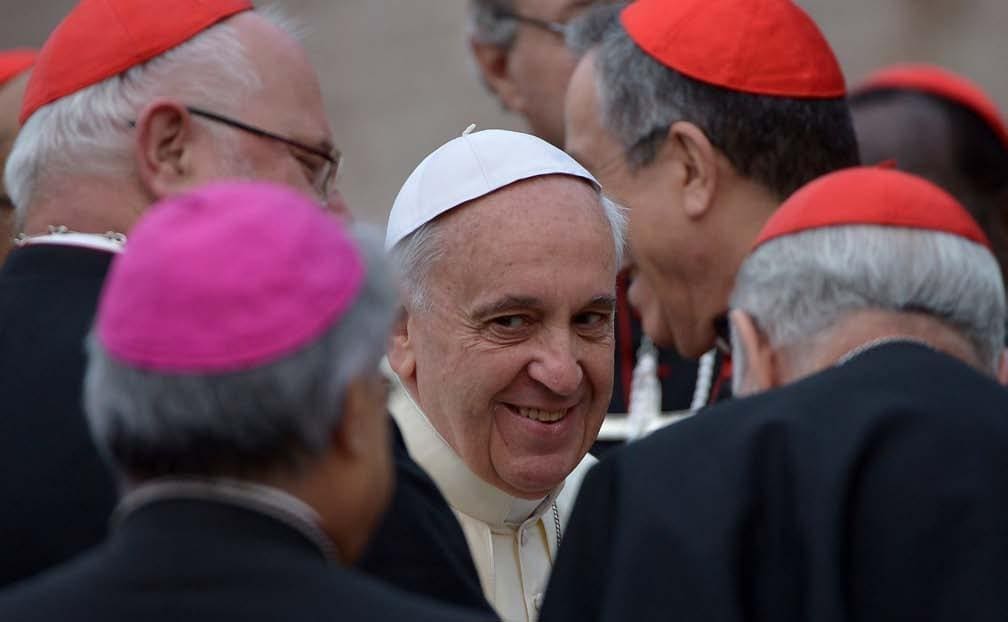 Vaticano pedofilia, vittima di abusi denuncia: “Io violentato per 6 mesi e pagato per tacere”