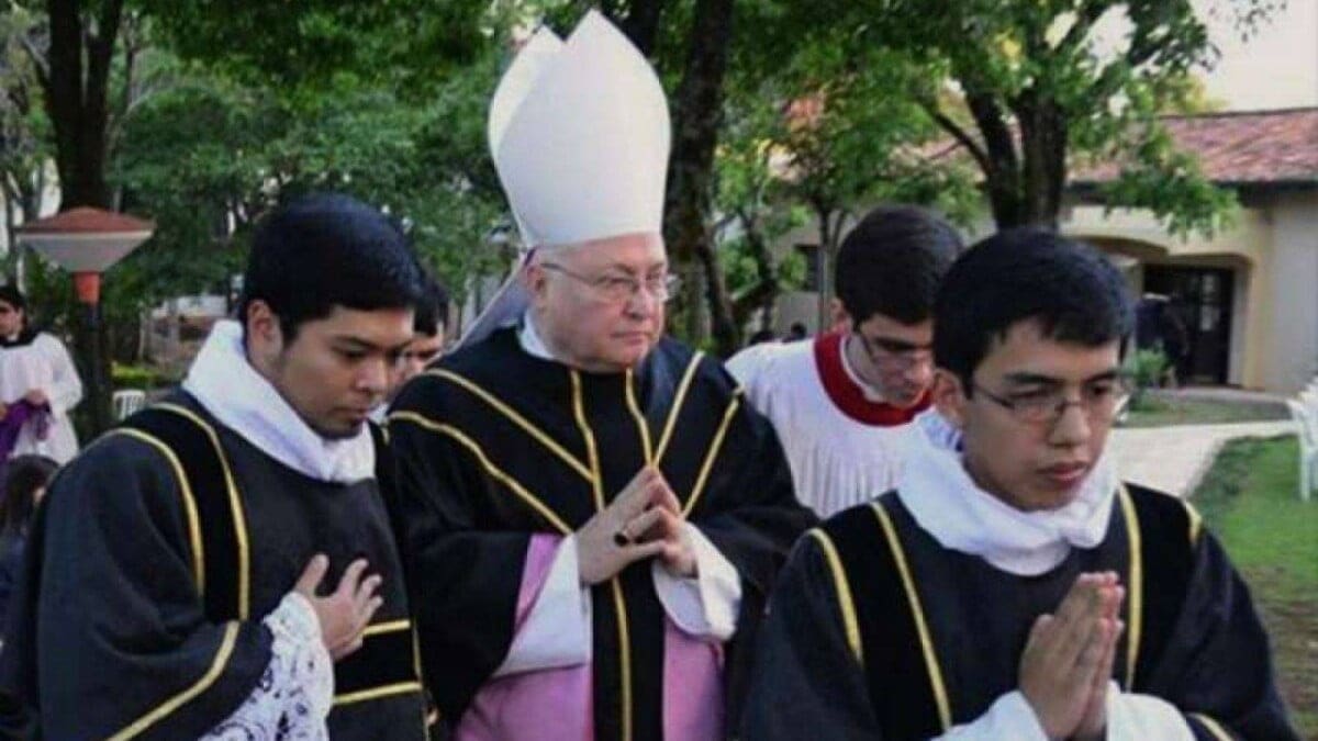 Pedofilia, Papa Francesco rimuove vescovo Paraguay: “Avrebbe coperto abusi”. E il cardinale Domenico Calcagno, quando lo rimuove ?