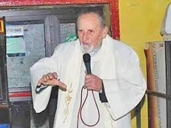 Prete accusato di molestie, donna straniera chiede alla Curia 50mila euro di risarcimento