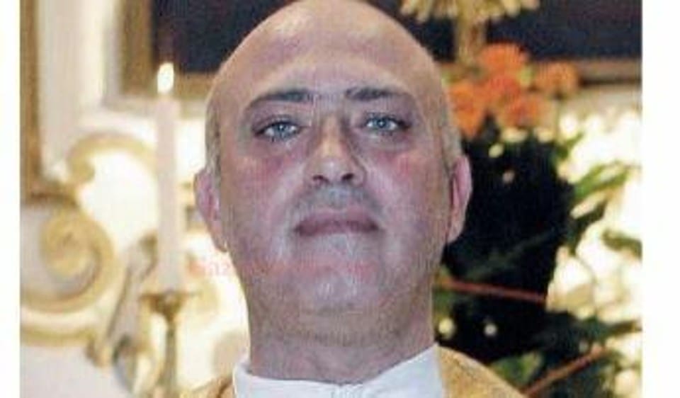 Violenza sessuale su minore, arrestato Don Camillo Sessa