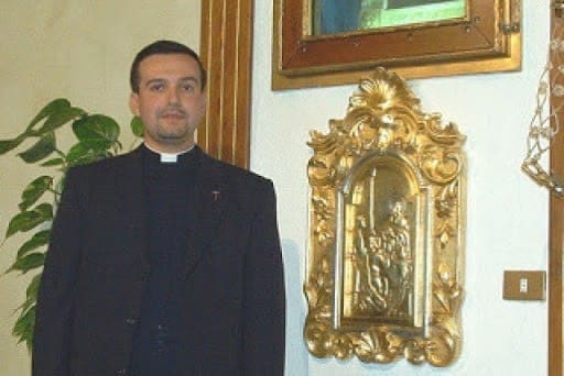 Don Roberto Mastro, il dottor Jekyll a processo per abusi su 17 minori di 14 anni