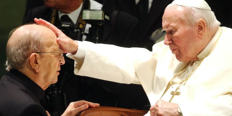 Il papa emerito, il papa santo e l’amico pedofilo