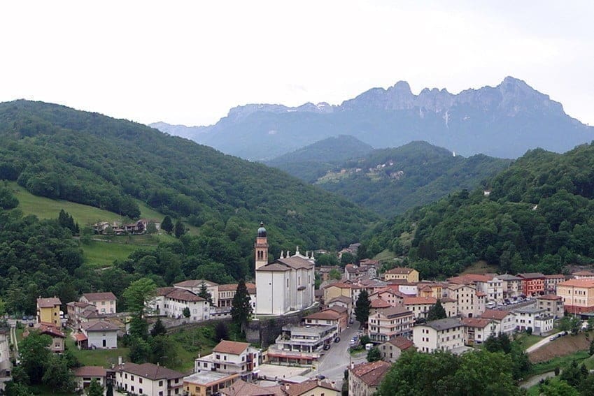 Molestie nel confessionale, parroco di 80 anni a giudizio