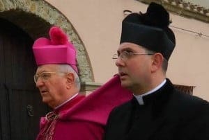 Pedofilia, don Pascal resta in carcere Massima sorveglianza per il vescovo