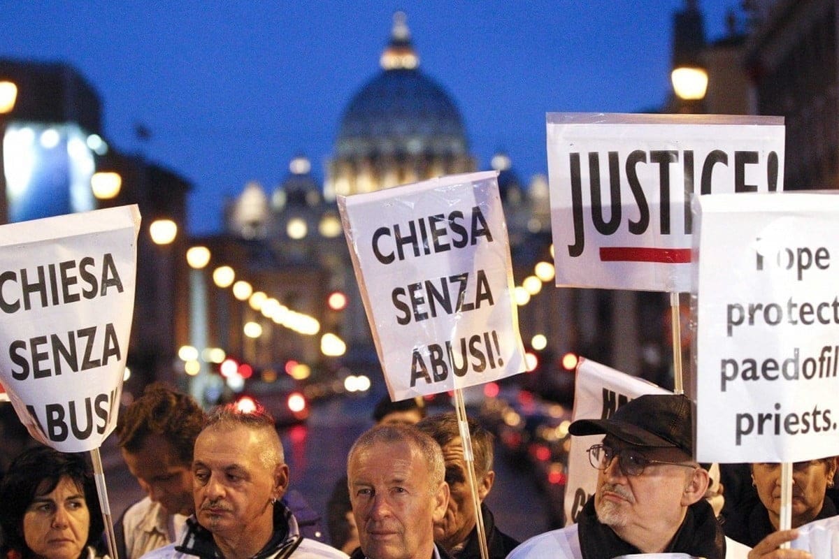 Bergoglio e la pedofilia: ecco cosa accadrà ai vescovi che insabbiano le denunce