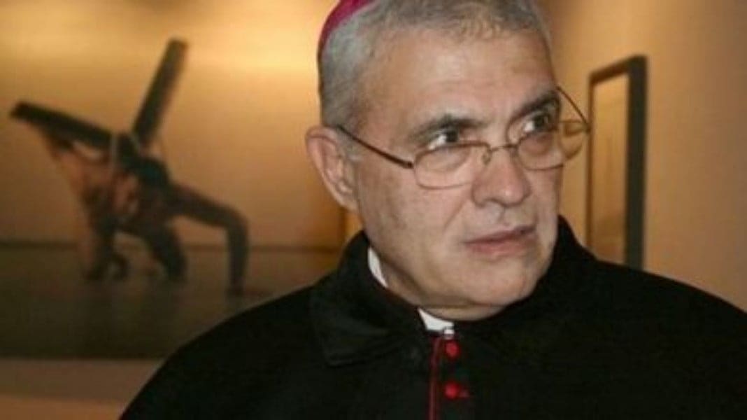 Foto osé con minori nel pc dell’ex vescovo Miccichè