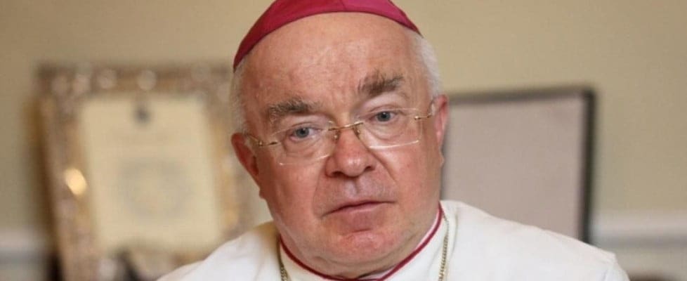 Funerale Casamonica imbarazza, quello del vescovo pedofilo no?