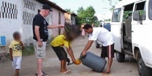 Scandalo preti pedofili: sacerdoti in fuga verso Sud America