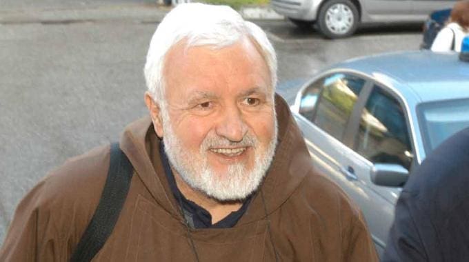 Padre Fedele a Iacchité: “Prete pedofilo dovrebbe andare nel mare con una macina da mulino al collo”