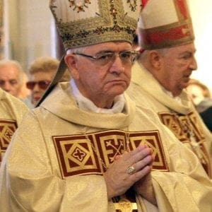Prete accusato di pedofilia, il giudice: “Vescovo lo ha coperto”