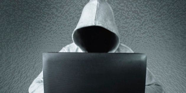 FROSINONE – CANCELLO’ MATERIALE PEDOPORNOGRAFICO DAL PC DEL PRETE, 31ENNE NEI GUAI