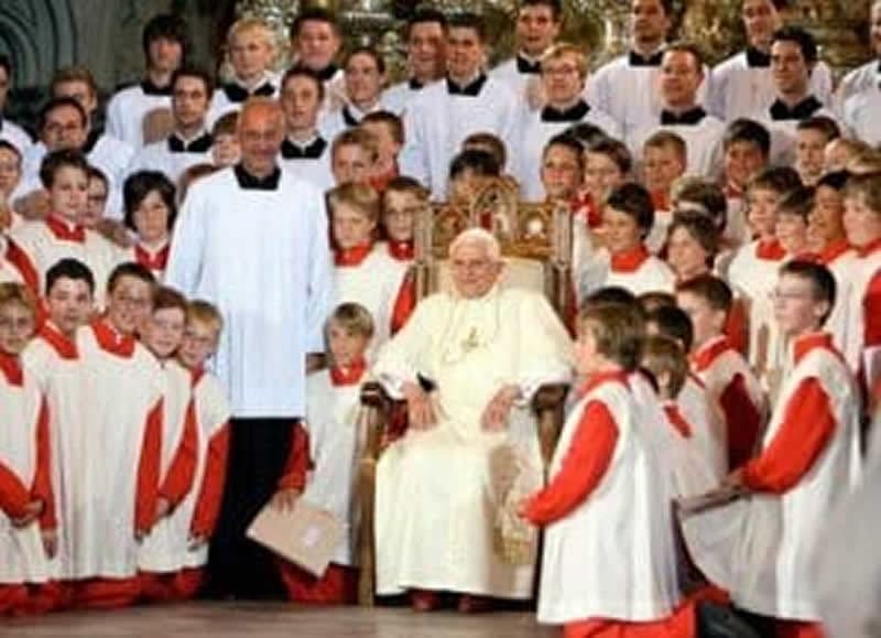 Chiesa e pedofilia, la fortuna di chiamarsi Ratzinger