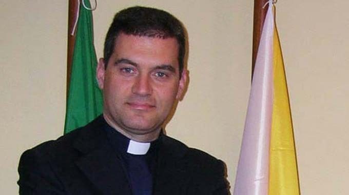 Pedofilia, gli abusi di Don Ruggeri immortalati dalle telecamere