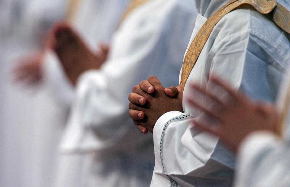 Preti pedofili, scandalo anche italiano: sono 117 i sacerdoti condannati per le violenze