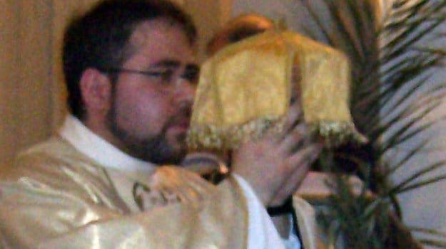 Abusi su minori, chiesto giudizio immediato per don Elice