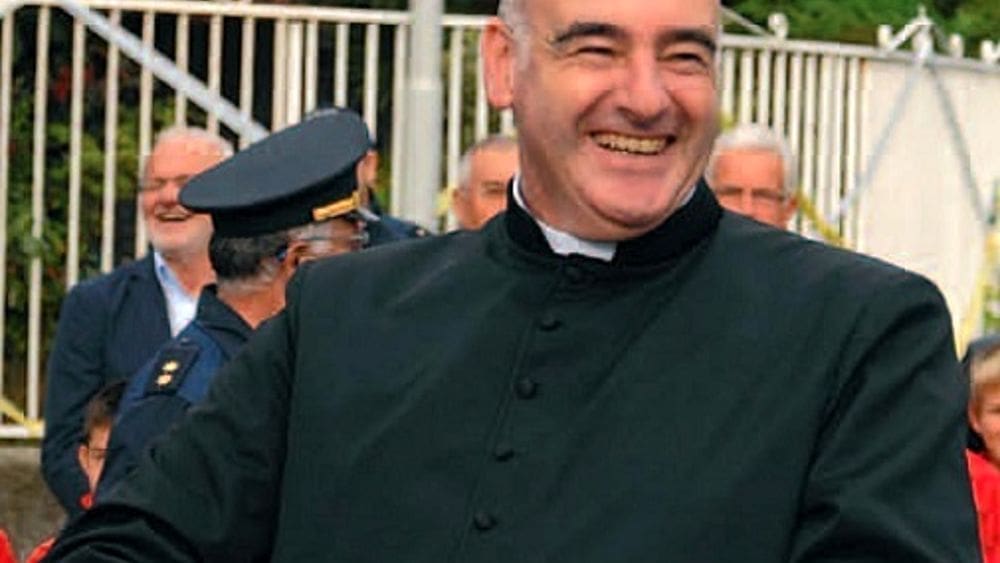 Prostituzione minorile, le indagini proseguono: “Don Diego ha fatto sesso con ragazzini: pagava da 20 a 50 euro”